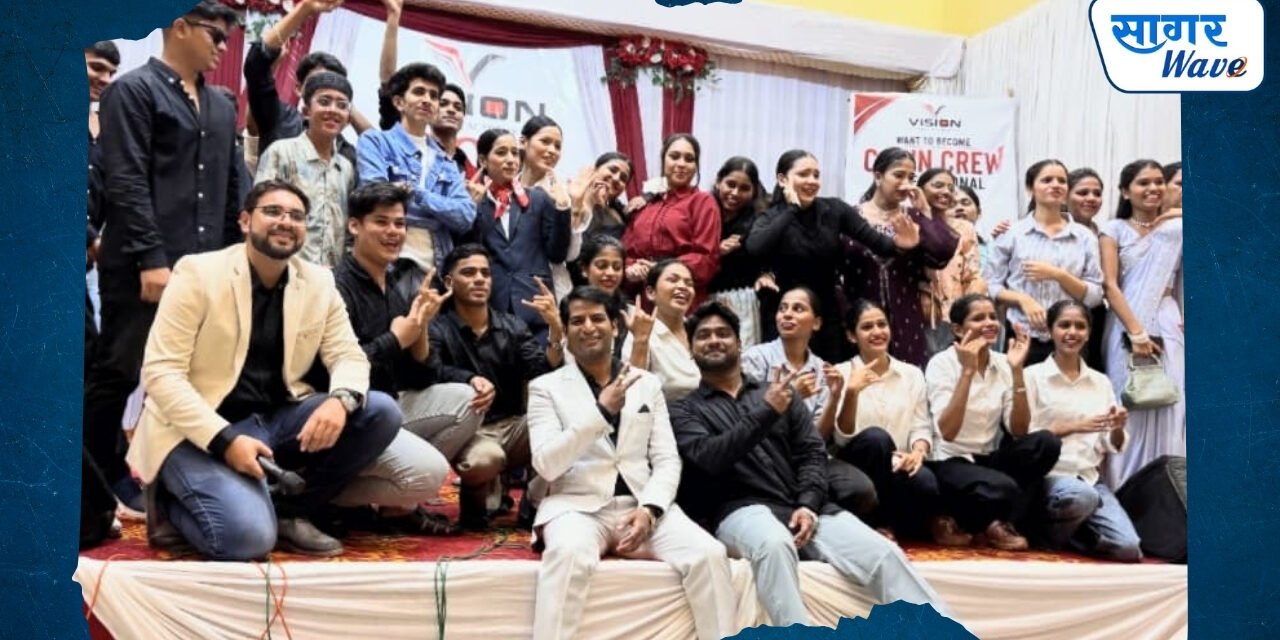 व्हिजन एव्हिएशन अकॅडमीचा दहावा वर्धापन दिन उत्साहात साजरा; मान्यवरांकडून कौतुकाचा वर्षाव