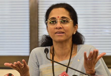 ‘बिग तिकीट’ प्रकल्पांपेक्षा शाळा, आरोग्य केंद्रे, रस्ते आणि पाण्यासारख्या मूलभूत सुविधांवर खर्च करा : सुप्रिया सुळे