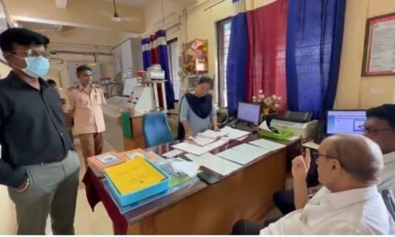 कोकण रेल्वे अन्याय निवारण समिती अध्यक्ष शौकत मुकादम यांची रेल्वे स्टेशनला अचानक भेट!…