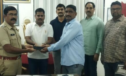 गणेशोत्सवाच्या धामधुमीत चिपळूण पोलिसांनी शोधला हरवलेला मोबाईल..