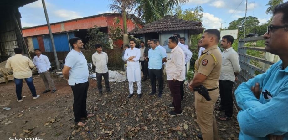 खेर्डी MIDC मधील ‘इम्पेरियल इंडस्ट्रीज’ला भीषण आग – कोट्यवधीचे नुकसान; आमदार अनिकेत तटकरे यांनी घेतली पाहणी…..