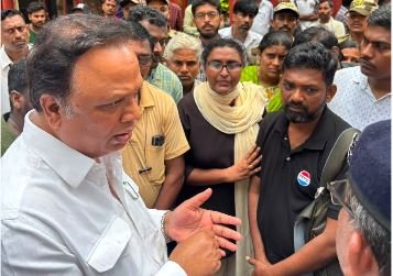 काळाचौकी दुर्घटनेतील मृतांच्या कुटुंबीयांची केईएम रुग्णालयात भेट; गणेश मंडळांनी सुरक्षेच्या नियमांचे पालन करावे– सांस्कृतिक कार्य मंत्री एँड. आशिष शेलार