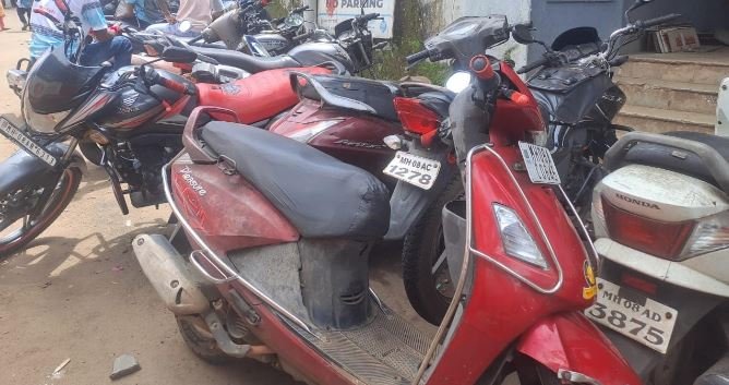 खेड बस स्थानक की पार्किंग झोन ?