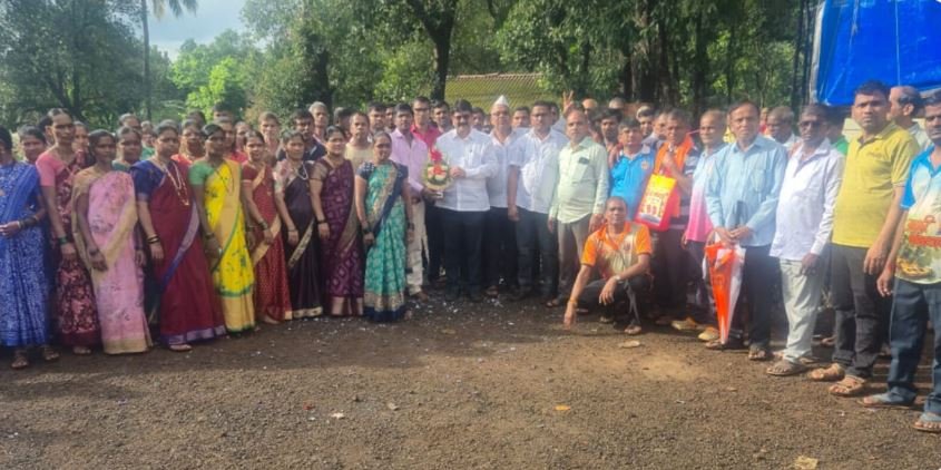 विकासकामातून उमरटवाडीचा रस्ता झाला सुकर; ग्रामस्थांनी मानले आमदार शेखर निकम यांचे आभार…