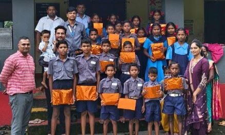 विद्यांजली पोर्टलच्या माध्यमातून आंबवली शाळेला मदतीचा हात; डॉ. राहुल आंधळे यांच्याकडून शैक्षणिक साहित्याचे वाटप