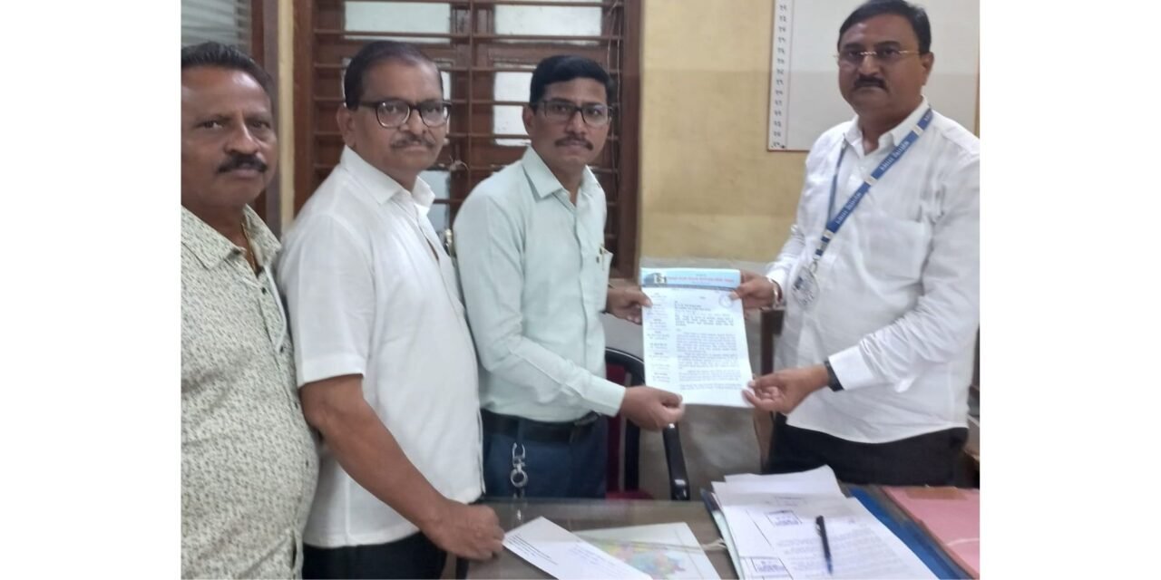 चिपळूणमध्ये मुला – मुलींच्या शासकीय विद्यार्थी वसतिगृहासाठी शासनाने तातडीने निधी मंजूर करावा, यासाठी चिपळूण तालुका बौद्धजन हितसंरक्षक समितीच्या वतीने सामाजिक न्यायमंत्री संजय शिरसाठ यांना दिले निवेदन..