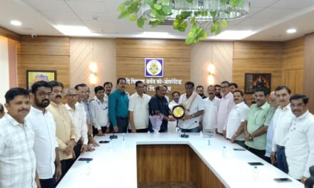 सर्वोत्कृष्ट बँक पुरस्कार मिळाल्याबद्दल आमदार किरण उर्फ भैय्या सामंत यांचा सन्मान..