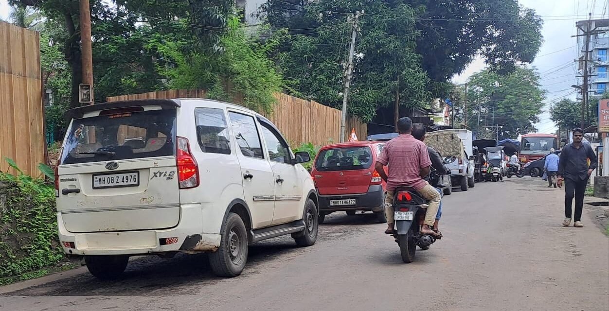 खेडमध्ये वहातूकीची होतेय कोंडी; रस्त्याच्या रुंदीकरणाखेरीज पर्याय नाही!