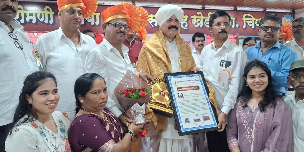 पेवे खरेकोंड गावचे सुपुत्र आदर्श किर्तनकार ह. भ. प श्री. सचिन साळवी समाजभूषण पुरस्काराने सन्मानीत..