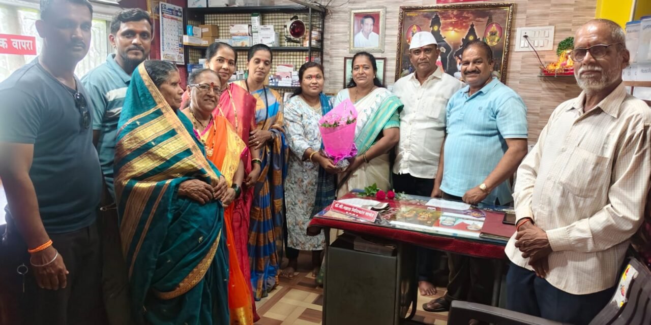 कादवड येथील देवता क्लिनिकला जि.प. सदस्य विनया झगडे, पं.स. सदस्य सुप्रिया देवरुखकर यांची सदिच्छा भेट ..