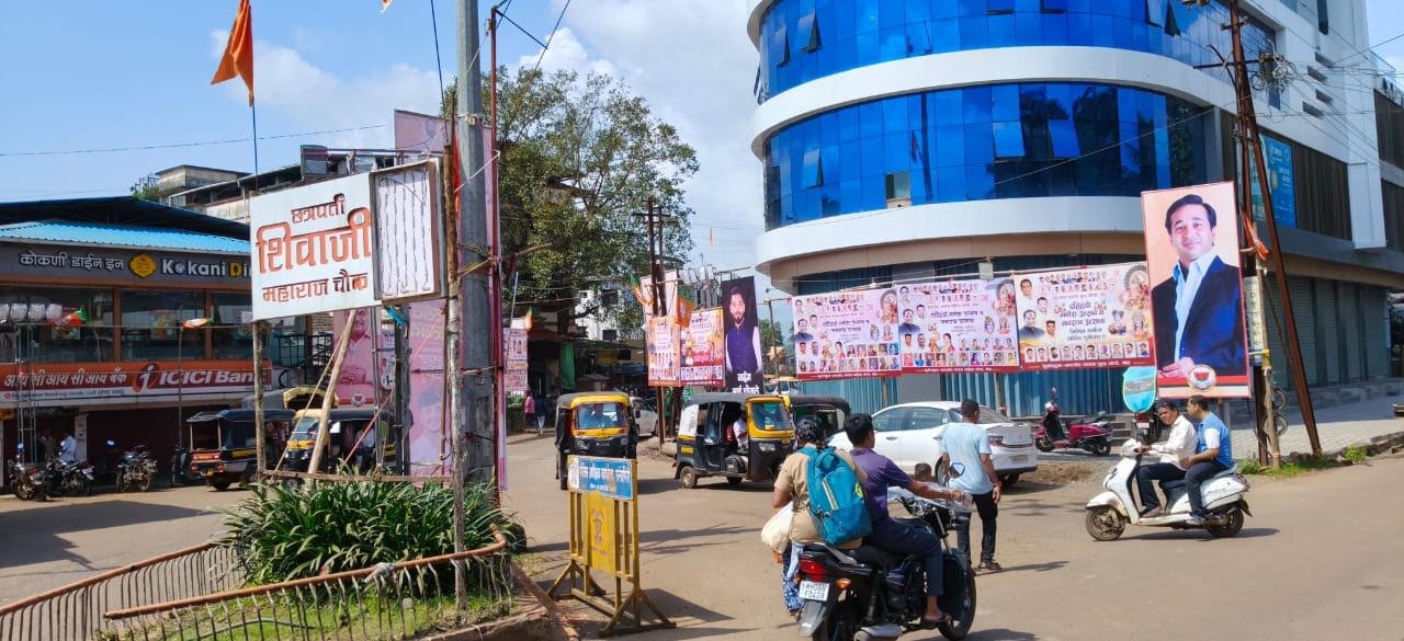 खेडच्या प्रमुख रस्त्यांवर विनापरवाना फ्लेक्स, बॅनरमुळे शहराचे विद्रूपीकरण…