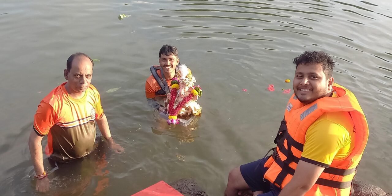 खेडमध्ये दीड दिवसांच्या २ सार्वजनिक , २१०० घरगुती गणपती बाप्पाला निरोप !