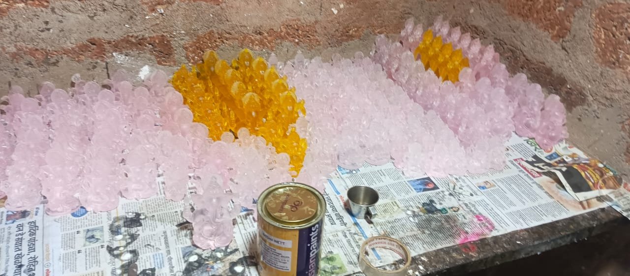 पाला येथे फायबरग्लास मूर्ती निर्मितीचा अभिनव प्रयोग; विजय दुर्गवले यांनी चोखाळली वेगळी वाट…