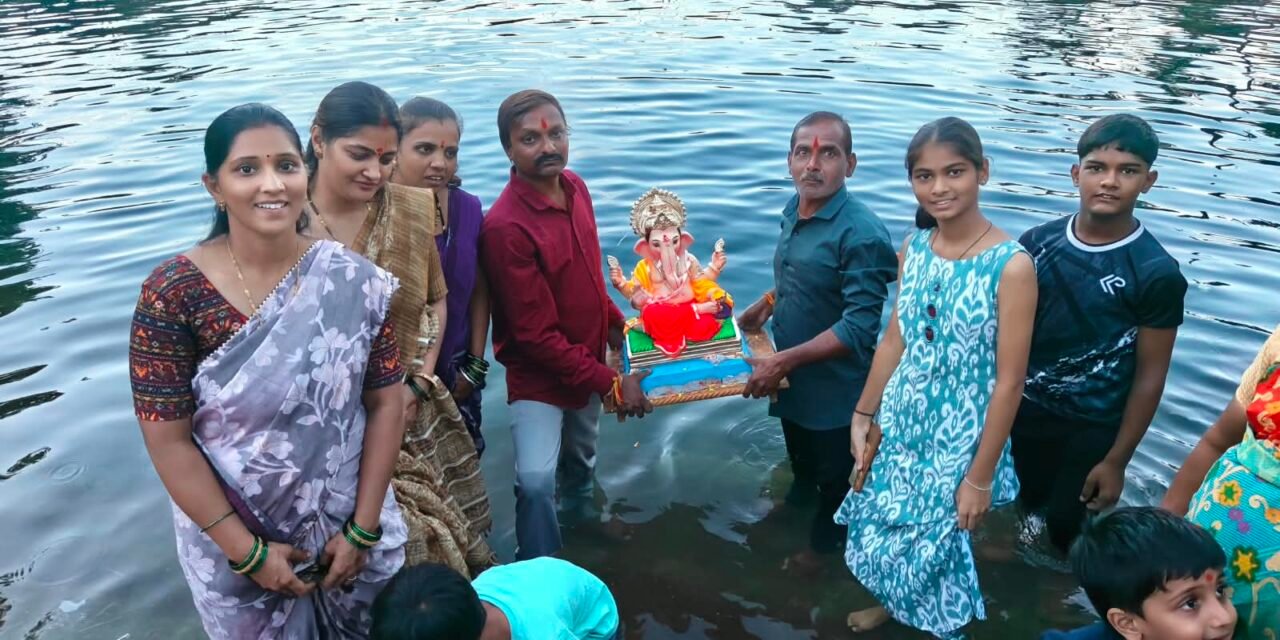 दापोलीत दीड दिवसाच्या गणपतीचे भक्तीमय वातावरणात विसर्जन…