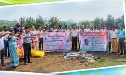 वेळास समुद्रकिनारी ‘सेवा संकल्प अभियान’अंतर्गत स्वच्छता मोहीम