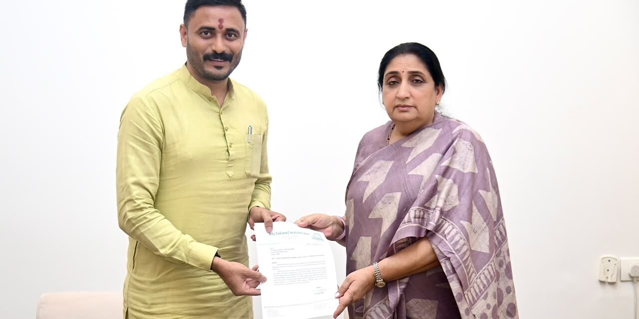 वरूड-मोर्शीतील दुष्काळी परिस्थितीचा उपमुख्यमंत्री सुनेत्रा पवार यांनी घेतला आढावा…