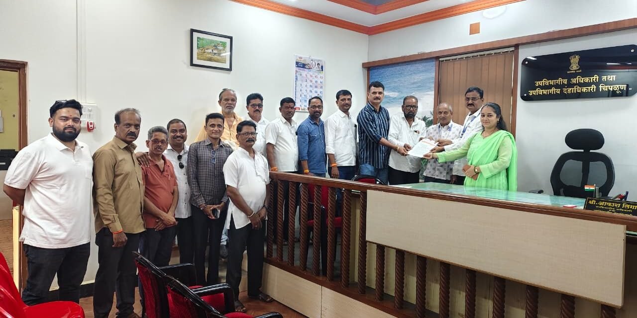 भारतीय किसान संघ तालुका शाखा मंडणगड चे मुख्यमंत्र्यांना मोर्चा निवेदन; रब्बीसाठी बियाणे व खते मोफत देण्याची मागणी