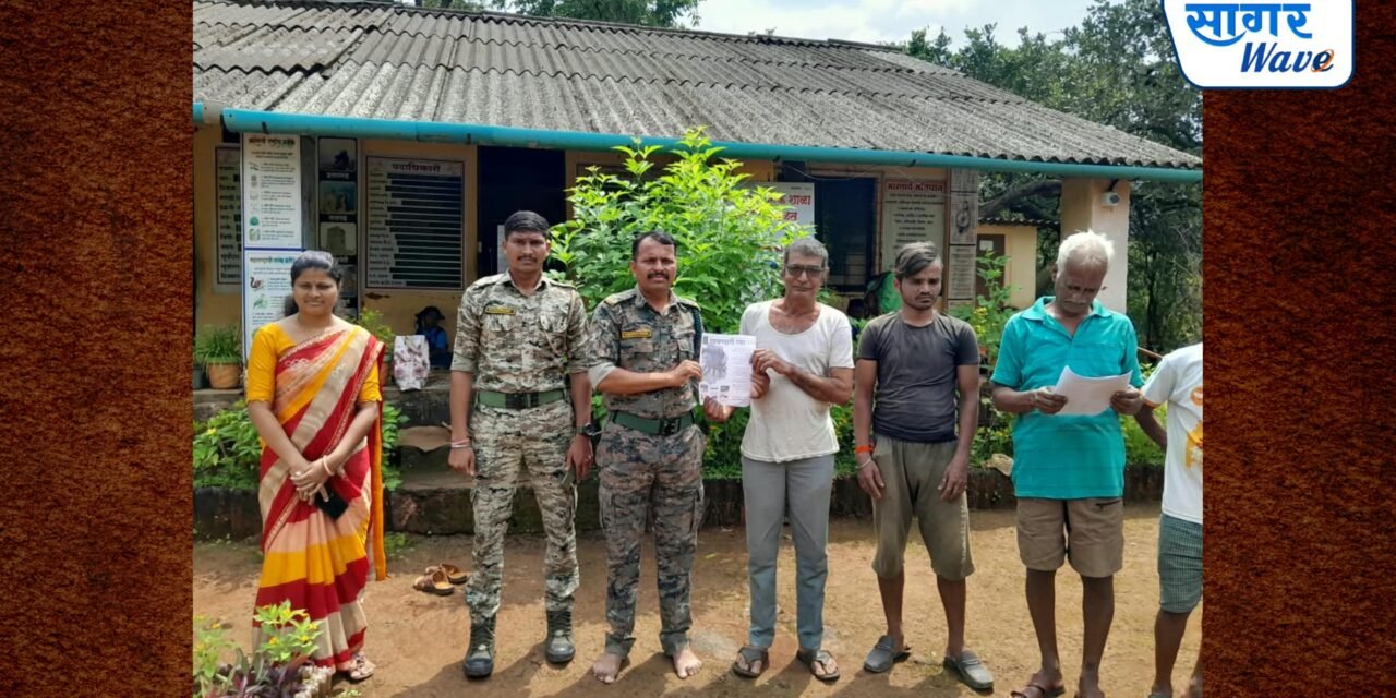 अस्तानमध्ये बिबट्याच्या दहशतीने ग्रामस्थांमध्ये भितीचे वातावरण ; वनविभागाकडून विद्यार्थ्यांसह ग्रामस्थांना बिबट्यापासून बचावाचे मार्गदर्शन