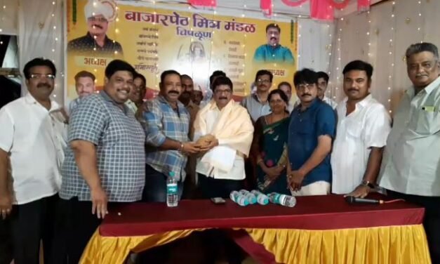 बाजारपेठ मित्र मंडळाच्या नवरात्र उत्सवाला आमदार शेखरजी निकम यांची सदिच्छा भेट…