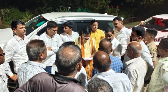साफयीस्टच्या निवृत्त कामगारांच्या ग्रॅच्युइटीचा प्रश्न मार्गी लावण्यासाठी विनायक राऊत सरसावले!