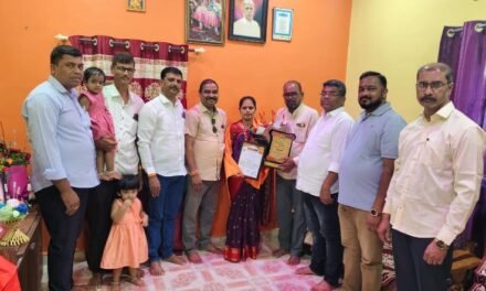 मोरवणेच्या सरपंच संचिता जाधव यांचा शिवसेना ठाकरे पक्षातर्फे सत्कार…