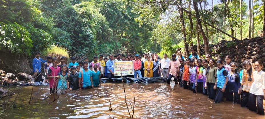 हेरिटेज प्रयोगभूमीतील विद्यार्थ्यांनी जावडे येथे बांधले चार बंधारे…