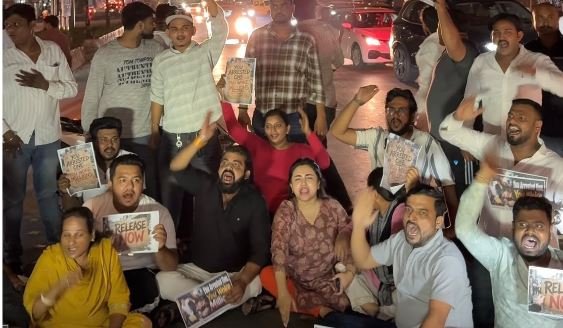 राहुल गांधींना ताब्यात घेतल्याच्या निषेधार्थ मुंबई युवक काँग्रेसचा रास्ता रोको..