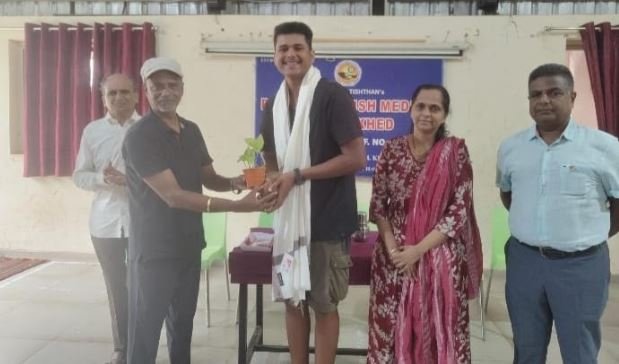 करुणा पदयात्रेतील पर्यावरणदूत अयान बॅनर्जी यांचे खेडमध्ये विद्यार्थ्यांना मार्गदर्शन…!
