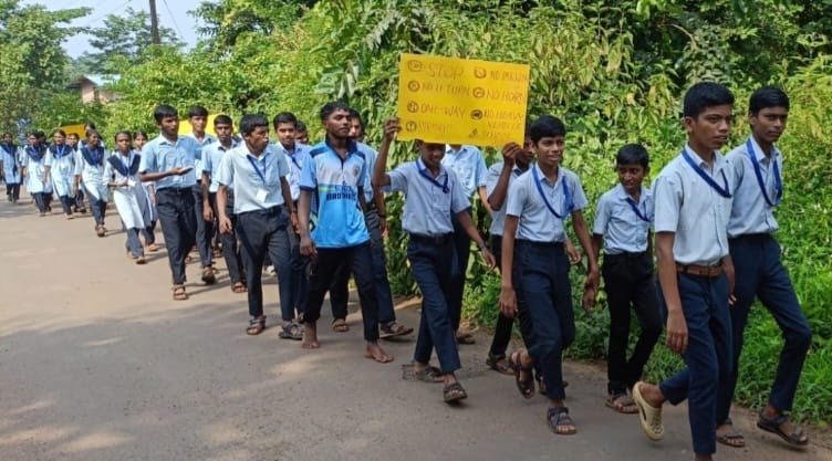 आंबवली विद्यालयातर्फे रस्ता सुरक्षा जनजागृती रॅली!