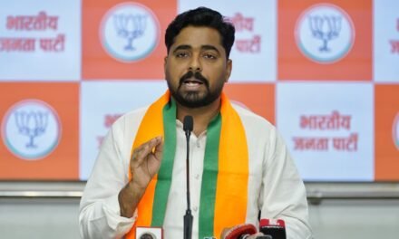 रोहित पवारांच्या आंदोलनात भाडोत्री कार्यकर्त्यांची गर्दी; भाजपा प्रदेश मुख्य प्रवक्ते नवनाथ बन यांनी व्हिडीओ दाखवत केली पोलखोल