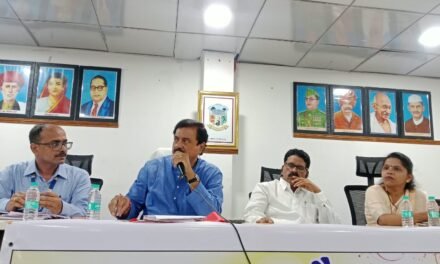 मंडणगडमध्ये खासदार सुनील तटकरे यांनी घेतला सर्व विभागांचा आढावा; जनतेच्या प्रश्नांवर दिरंगाई करणाऱ्या अधिकाऱ्यांवर तटकरे नाराज; कामे वेळेत मार्गी लावण्याचे निर्देश
