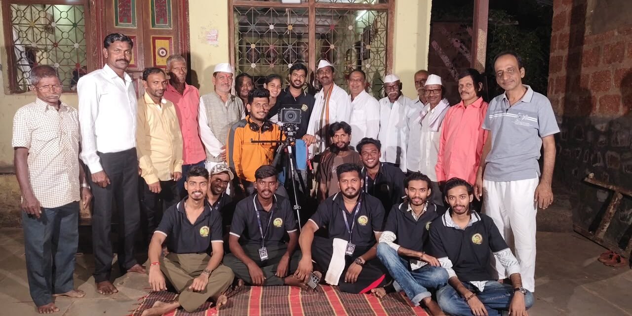 ग्रामीण वास्तवावर आधारित ‘साज’… लघुचित्रपटाचे पणदेरी पाटील वाडी येथे चित्रीकरण पूर्ण; ग्रामस्थांचे मोलाचे सहकार्य…