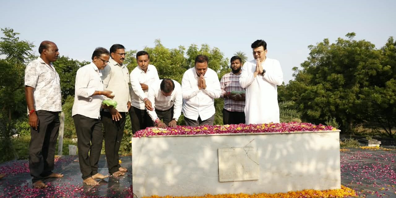 सावनेरमधील राम गणेश गडकरी स्मारकाची मंत्री आशिष शेलार यांच्याकडून पाहणी