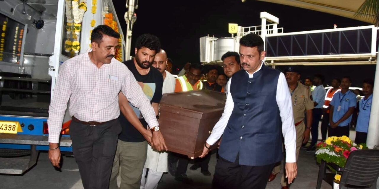 पदापेक्षा माणुसकी मोठी! नाना पाटेकरांच्या अखेरच्या प्रवासात देवेंद्र फडणवीस यांची संवेदनशीलता…