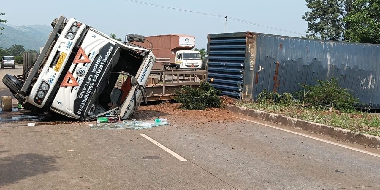 नातुनगर मोहल्ला येथे कंटेनरला अपघात; एक जखमी…