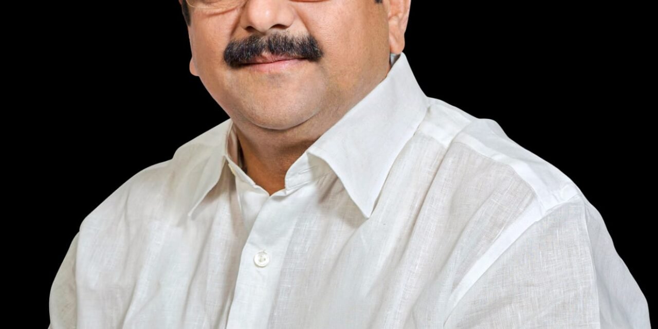 दुष्काळग्रस्त शेतकऱ्यांसाठी आमदार शेखर निकम यांचे एका महिन्याचे वेतन समर्पित….