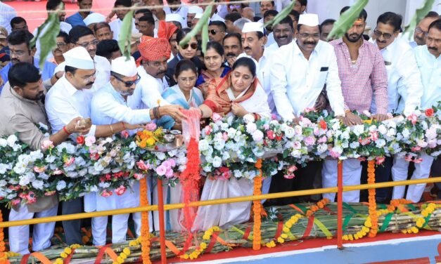 माळेगाव साखर कारखान्याच्या ७० व्या गळीत हंगामाचा शुभारंभ;अजितदादांचे सहकार क्षेत्रातील कार्य पुढे नेणार; सुनेत्रा पवार यांची ग्वाही