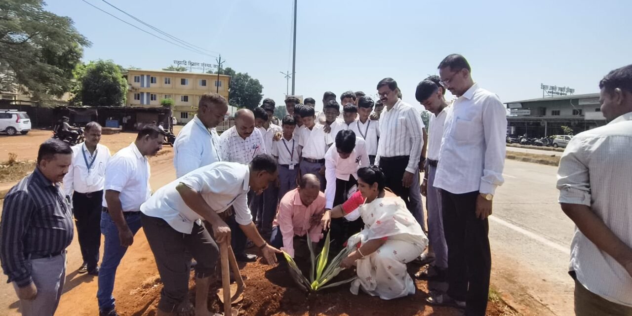 सह्याद्रीच्या सामाजिक बांधिलकीतून मुंबई-गोवा महामार्गाचे हरित सुशोभीकरण…