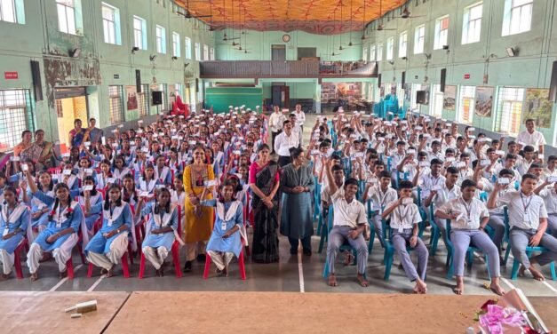 सावर्डे विद्यालयातील २२५ विद्यार्थ्यांना चार लाखांचे आयडियल स्टडी ॲप..