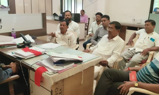 कालव्याची दुरुस्ती, साफसफाई तातडीने करून पाणी हंगामी लवकर पूर्ववत करावा… प्रशासनाला निवेदन सादर; बळीराजा फाउंडेशनचा आंदोलनाचा गर्भित ईशारा