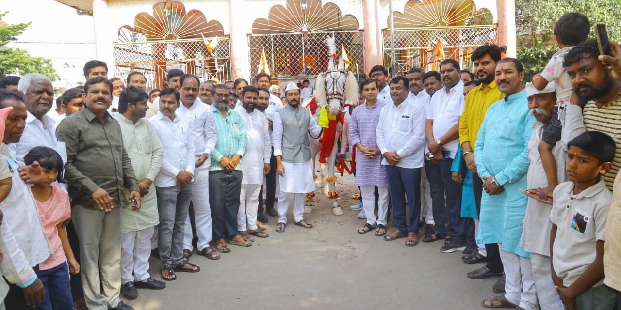 बाभळगाव येथे धिरज विलासराव देशमुख आणि वैशालीताई देशमुख यांच्या हस्ते पारंपरिक अश्वपूजन…