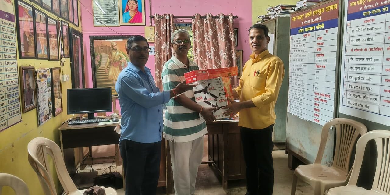 विद्यार्थ्यांच्या सुखद शिक्षणासाठी नागरिक दिगंबर विठोबा दळवी यांचा स्तुत्य उपक्रम…
