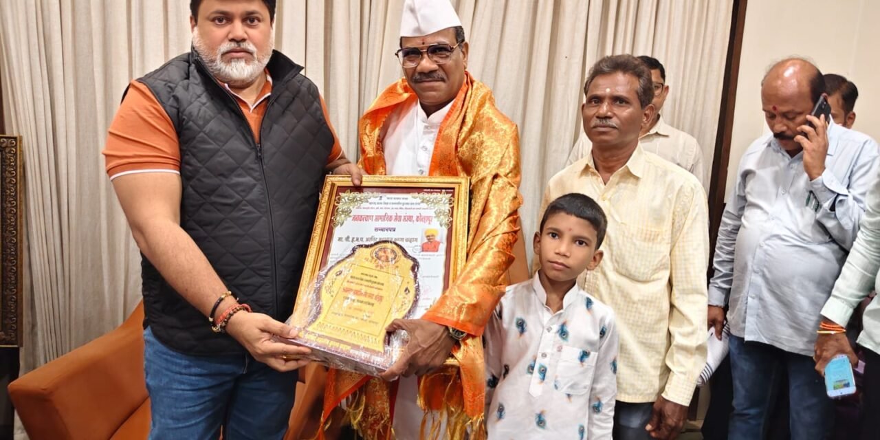 पालकमंत्री उदय सामंत यांच्याकडून अरविंद महाराज चव्हाण यांचा सत्कार…