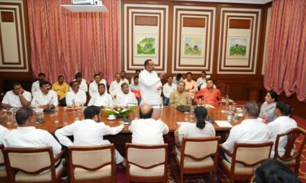 धुळे, नंदुरबार आणि जळगाव जिल्ह्यातील राष्ट्रवादी काँग्रेस पक्षाच्या संघटनात्मक कामकाजाचा उपमुख्यमंत्री सुनेत्रा पवार यांनी घेतला आढावा…