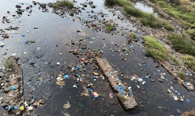 चोरद नदीला कचराकुंडीचे स्वरूप ., निर्माल्य टाकून पिण्याच्या पाण्याशी खेळ…!