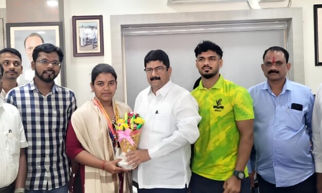 कला व विज्ञान महाविद्यालय, सावर्डेच्या मीनल जोगळेची दुहेरी पदकांची कमाई; डिस्कस थ्रोमध्ये सुवर्ण, हॅमर थ्रोमध्ये कांस्यपदक…