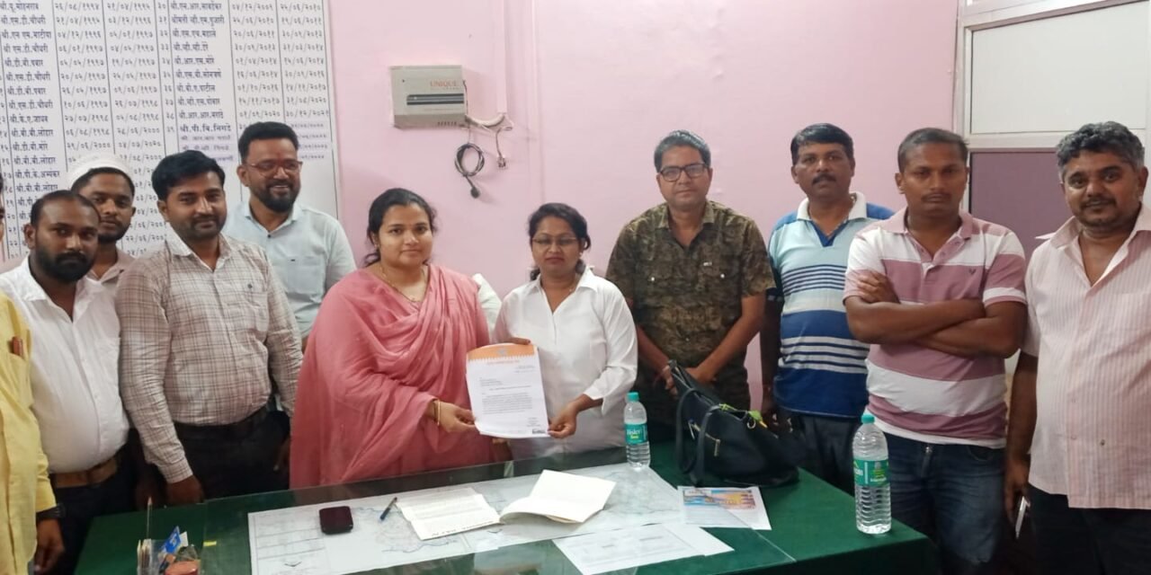 कुंभार्ली घाटातील खड्ड्यांच्या प्रश्नावरून मनसेचे कार्यकर्ते धडकले महामार्ग कार्यालयात..!