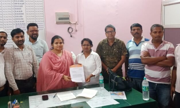 कुंभार्ली घाटातील खड्ड्यांच्या प्रश्नावरून मनसेचे कार्यकर्ते धडकले महामार्ग कार्यालयात..!