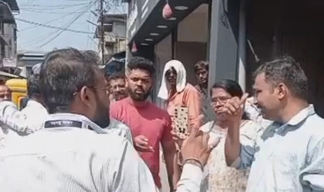 चिपळूण बाजारपेठेत अतिक्रमण हटाव मोहीम; विक्रेत्यांचे साहित्य जप्त…