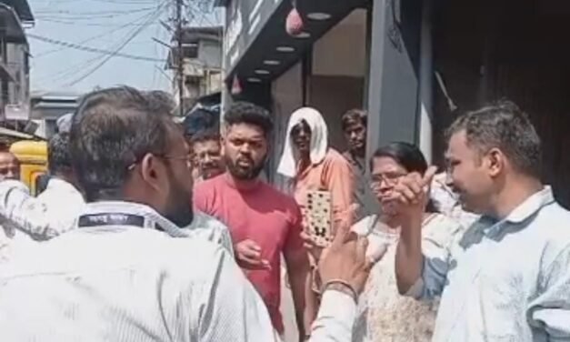 चिपळूण बाजारपेठेत अतिक्रमण हटाव मोहीम; विक्रेत्यांचे साहित्य जप्त…